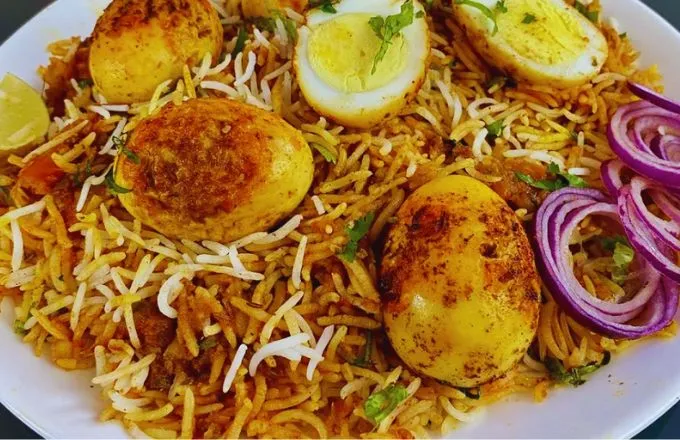 कूकर में बनाए झटपट टेस्टी अंडा बिरयानी - Anda Biryani Banane Ka Tarika