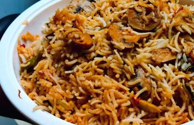 मशरूम बिरियानी इस आसान तरीके से बनाएं - Mushroom Biryani Recipe in Hindi