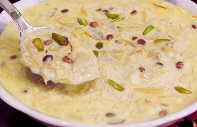 शीर खुरमा रेसिपी बनाये इस आसान और सटीक तरीके से - Sheer Khurma Recipe in Hindi