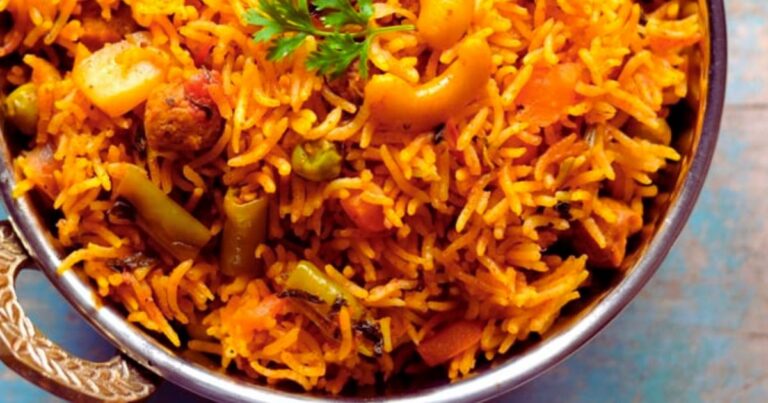 स्वादिष्ट वेजिटेबल बिरयानी कैसे बनाएं - How To Make Vegetable Biryani in Hindi